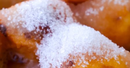 Doszczętnie rujnuje nasze jelita, a rocznie jemy go na kilogramy. Prosta droga do cukrzycy i otyłości