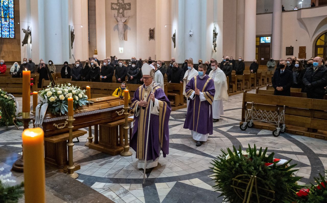 Katowice. Msza święta żałobna w intencji zmarłego prof. Franciszka Kokota w Archikatedrze Chrystusa Króla w Katowicach.