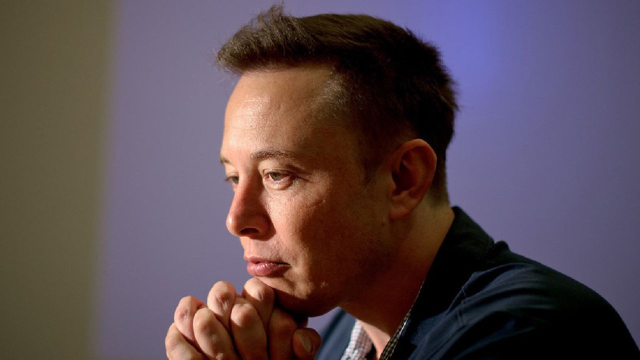 Elon Musk tajemniczy na Twitterze. Informuje o nowym pojeździe od Tesli, a potem kasuje wpis - Elon Musk