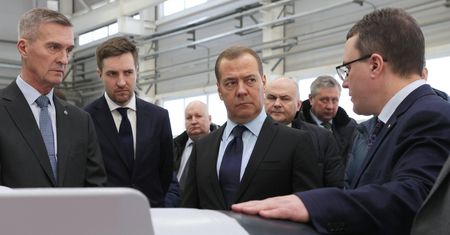Miedwiediew grzmi. "Amerykanie są całkowicie bezczelni"