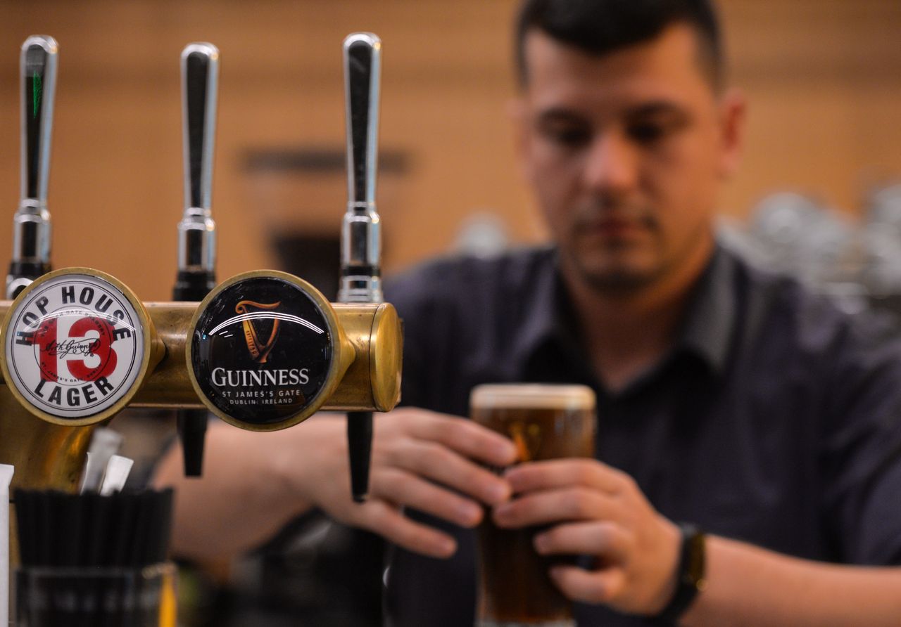 Restauracje, bary i puby tylko dla zaszczepionych. Nowe zasady w Irlandii