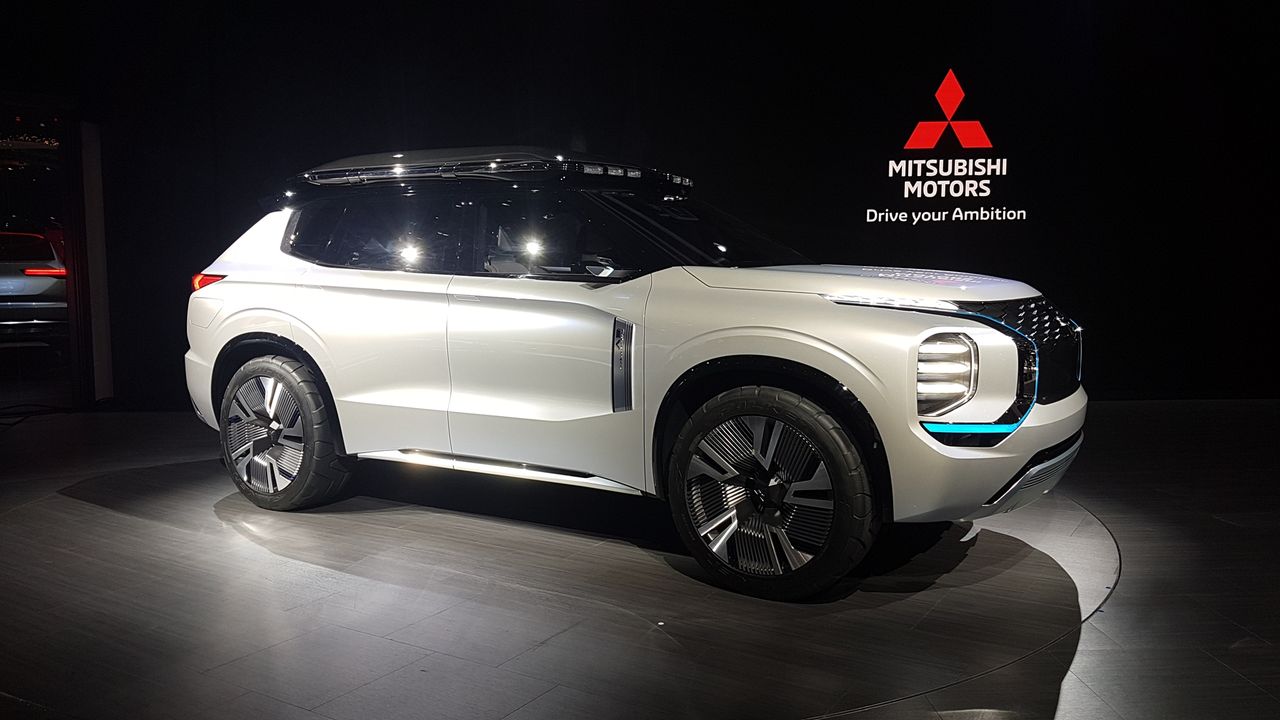 Mitsubishi Englelberg Tourer pokazuje przyszłość hybryd. I jeszcze wygląda jak Pajero