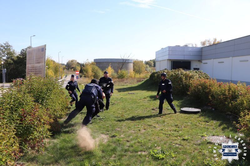 Opatowscy policjanci sprawdzili procedury podczas ćwiczeń kompleksowych „Silos 2026”
