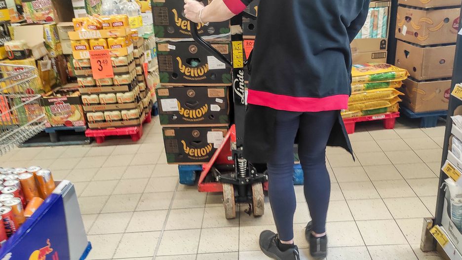 Pracownica "Biedronki" pokazała kulisy pracy na TikToku