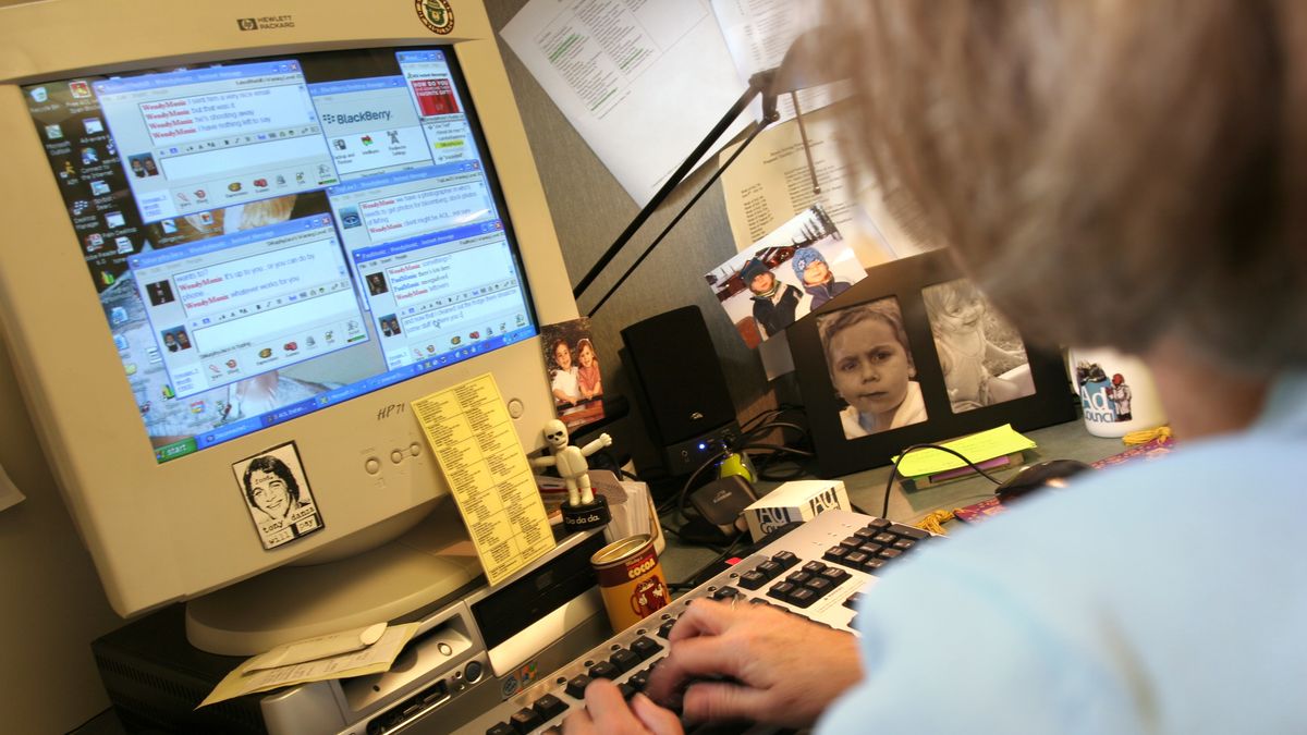 Coraz więcej wypowiedzeń trafia na skrzynki mailowe pracowników