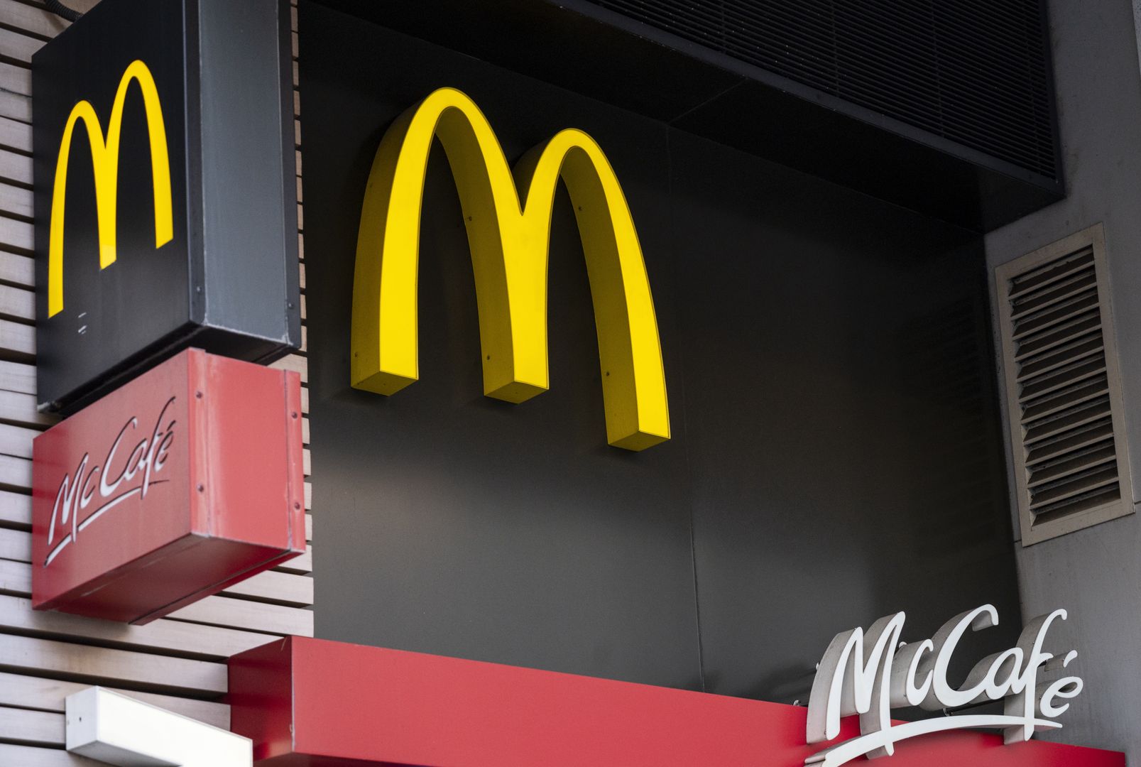 Prawda o McDonalds. W 2003 r. zainwestowali w niego 1,4 mld dolarów