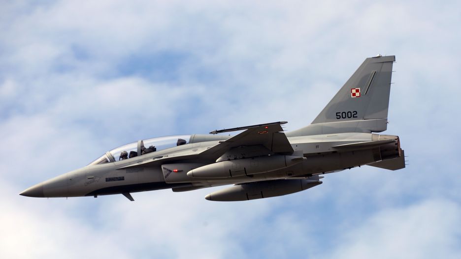 samolot szkolno-bojowy FA-50
Suwa�ki, 28.06.2025. Piknik lotniczy Odlotowe Suwa�ki Air Show 2025 na lotnisku w Suwa�kach, 28 bm. (jm) PAP/Artur Reszko
Artur Reszko
air show, air show 2025, akrobacje lotnicze, piknik lotniczy, pokazy lotnicze, samoloty, Suw��ki Air Show 2025
