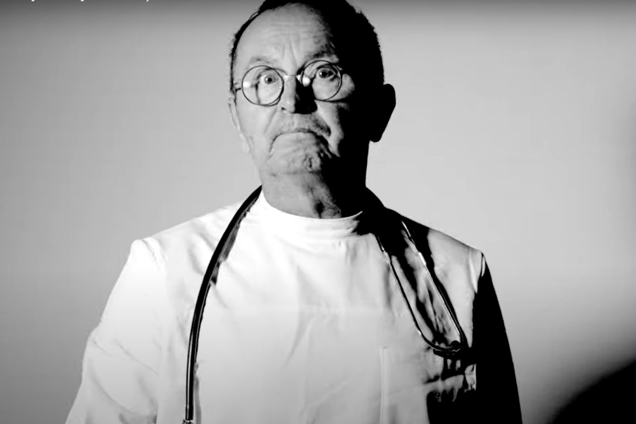Łukasz Rybarski wypuścił nową piosenkę. Wyśmiewa polityków, aż przykro tego słuchać
