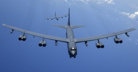 USA prężą muskuły. Cztery bombowce B‑52 nad Europą