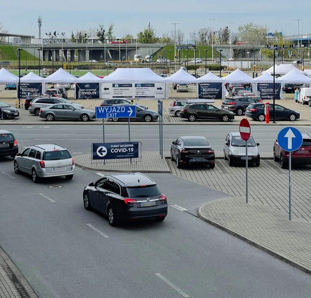 Koronawirus. Stadion Wrocław zaprasza na szczepienie. Duże ułatwienia na miejscu