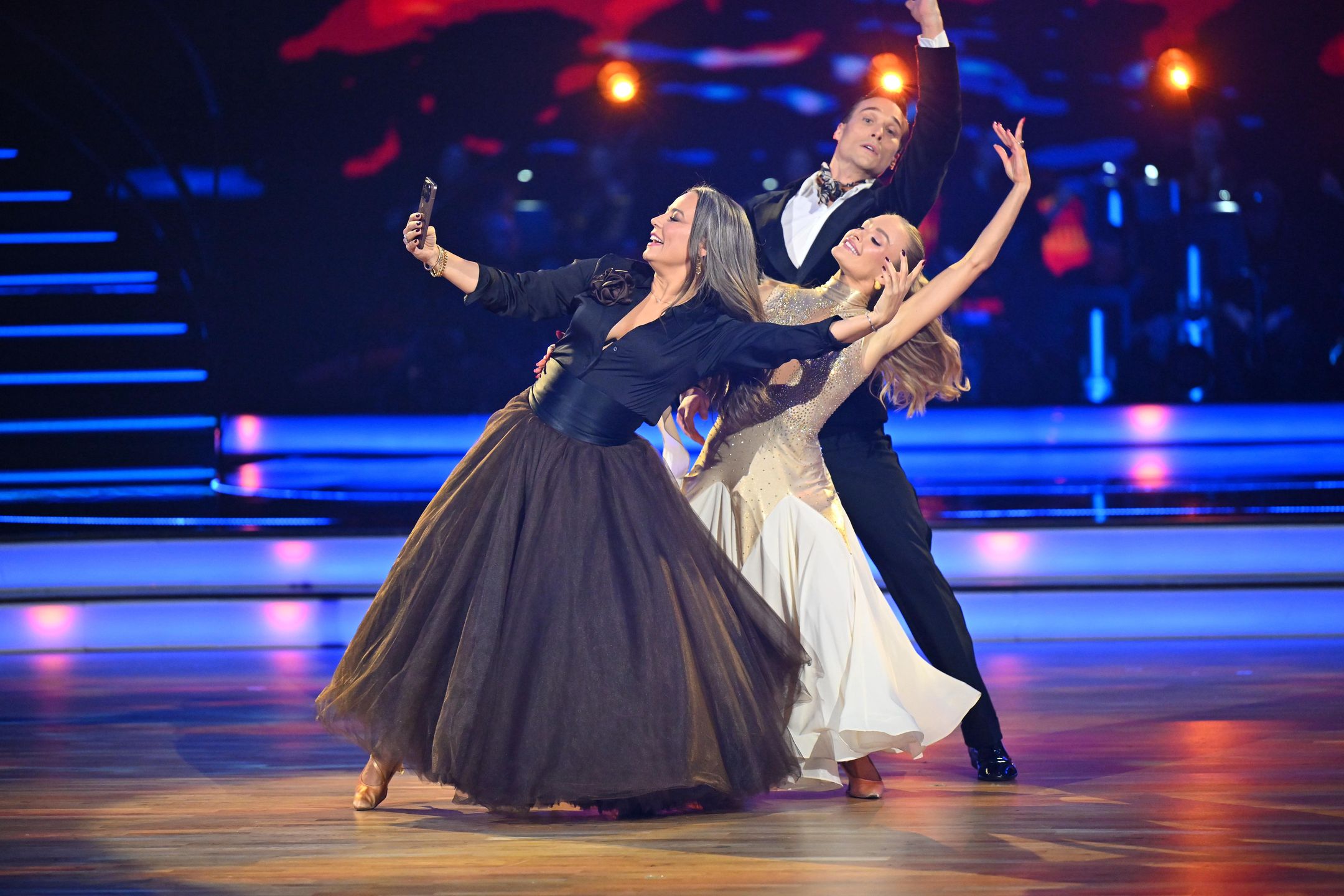 Maurycy Popiel, Anna Mucha i Sara Janicka