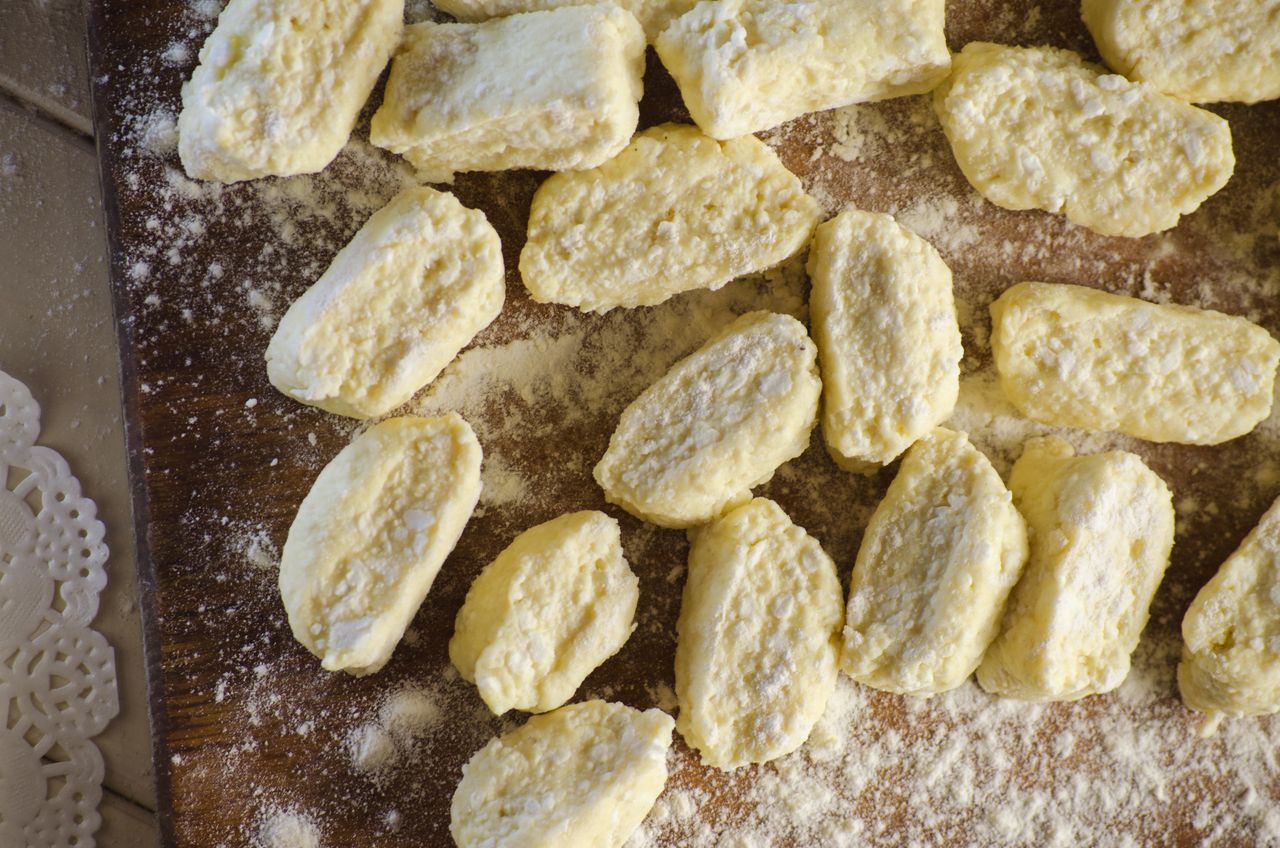 Babciny przepis na kluski leniwe. Tylko cztery składniki