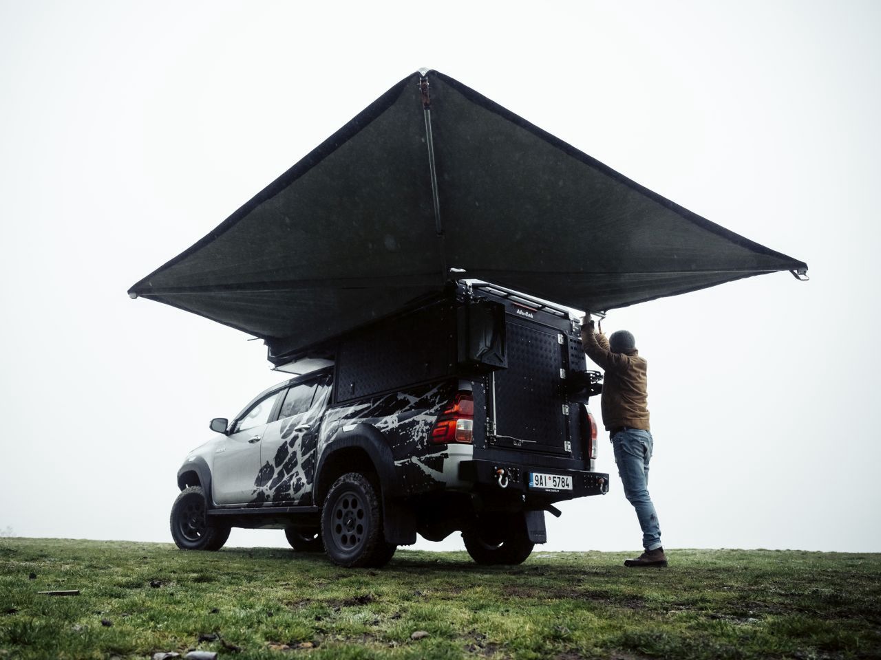 Toyota Hilux Expedition