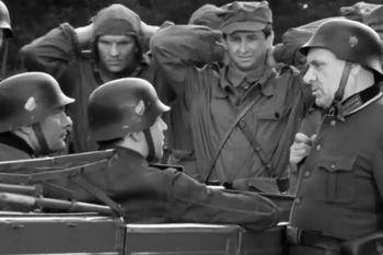 Wpadki w "Stawce większej niż życie". Absurdalne stopnie, papierosy na opak