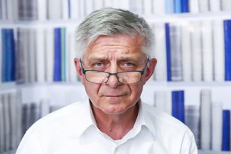 Składka zdrowotna. Prof. Belka: Polski Ład miał być fajerwerkiem, a okazał się kapiszonem