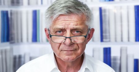 Składka zdrowotna. Prof. Belka: Polski Ład miał być fajerwerkiem, a okazał się kapiszonem