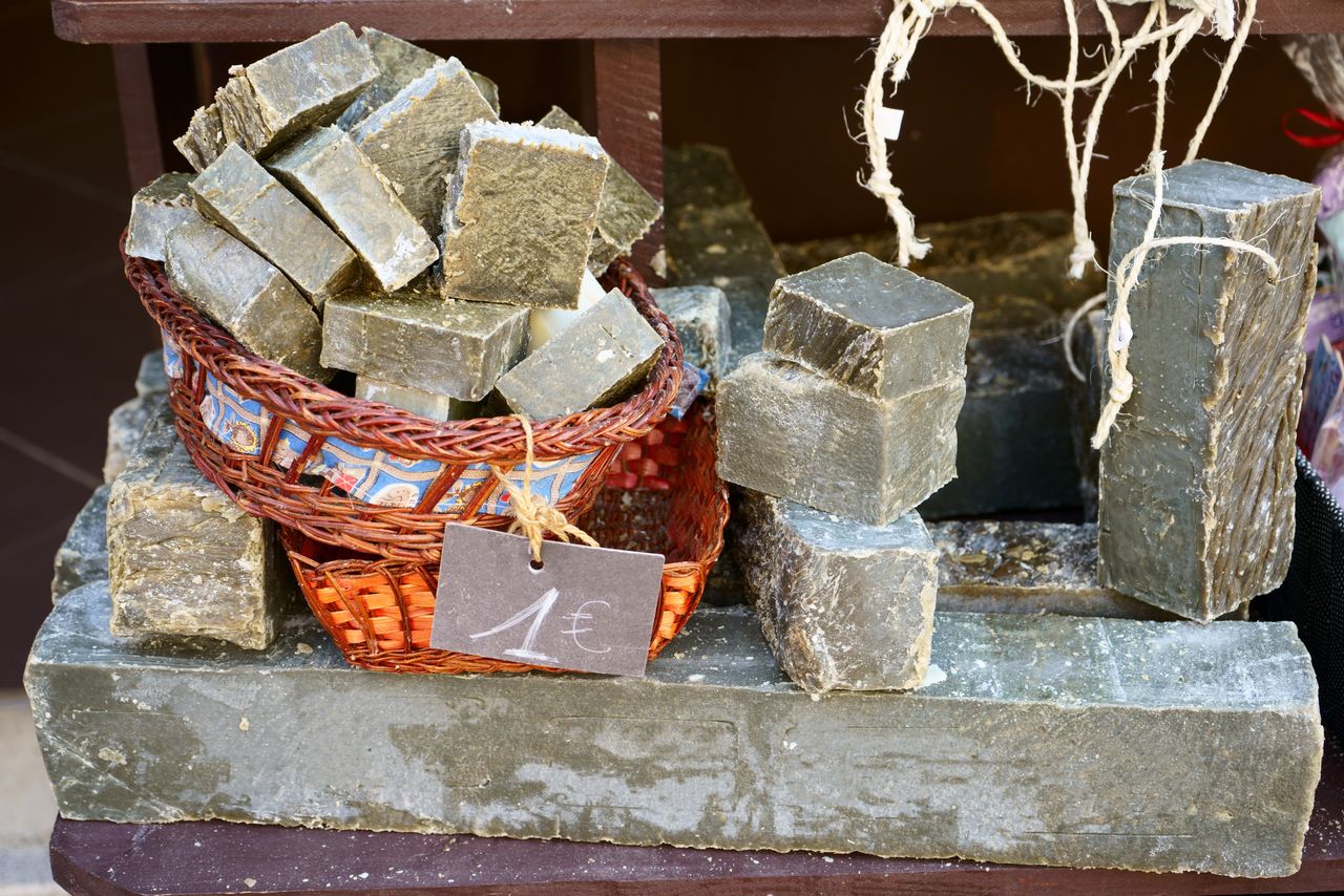 Z wakacji warto przywieźć perfumy czy inne lokalne kosmetyki