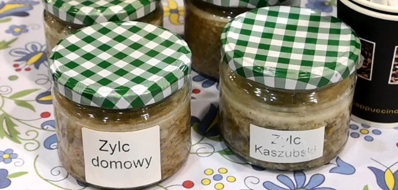 Gospodyni zdradziła, jak robi zylc. Wychodzi gęsty bez grama żelatyny