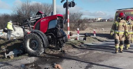 Rozerwało traktor. Tyle zostało z zetora. Wstrząsający widok na Lubelszczyźnie