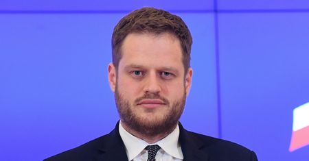 Koronawirus w Polsce. Janusz Cieszyński: Składamy sprostowanie do Michnika i Kurskiego