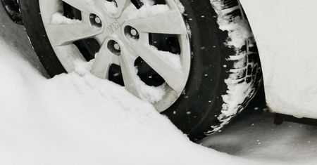 Chcą obowiązku jazdy na "zimówkach". Jest apel w tej sprawie