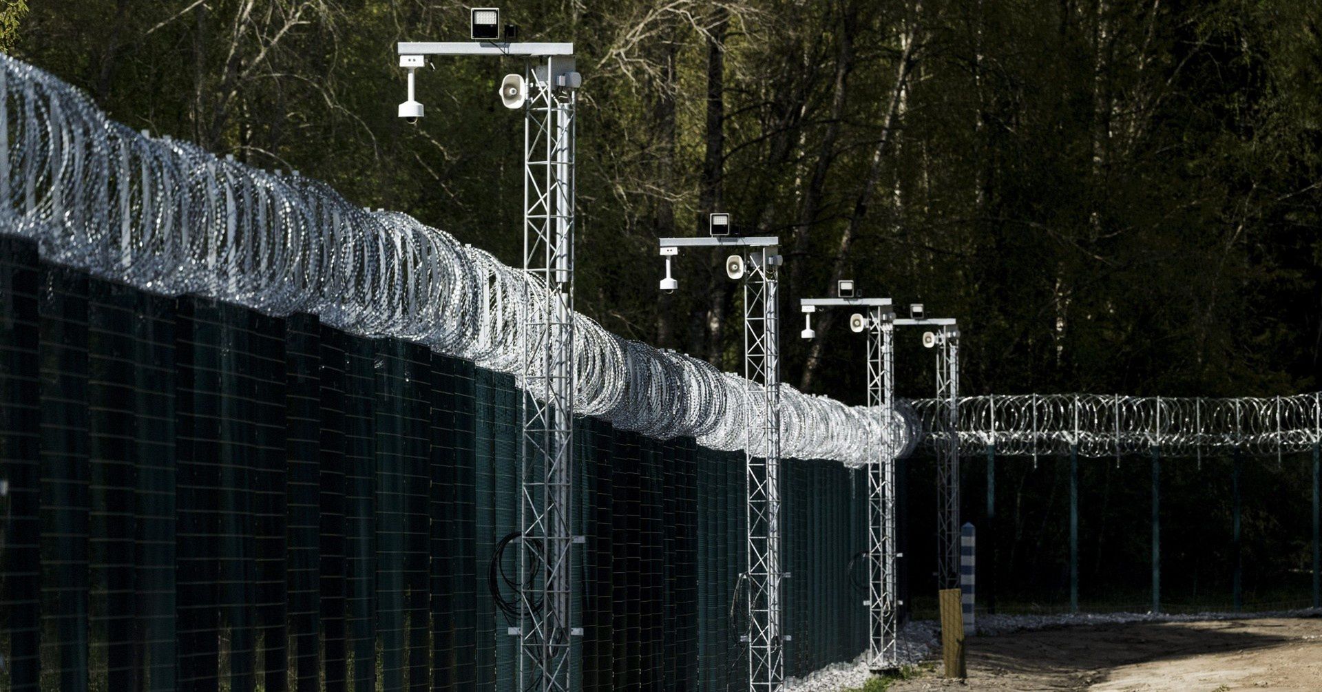Finlandia ukończyła budowę pierwszych 35 km ogrodzenia na granicy z Rosją. Zatrzyma imigrantów?