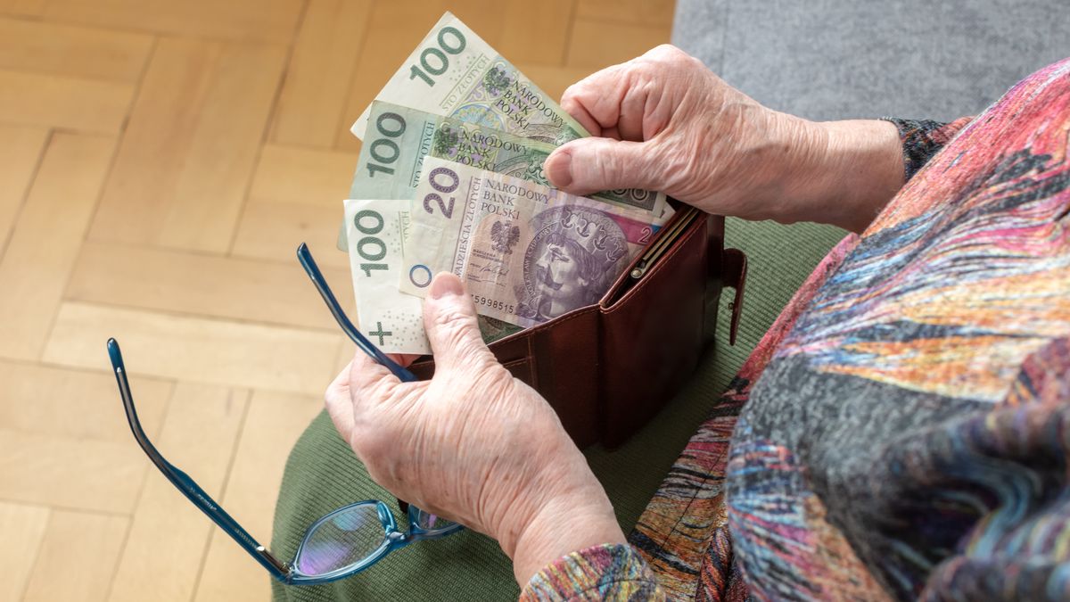 Seniorzy mówią, co robią z dodatkowymi pieniędzmi 
