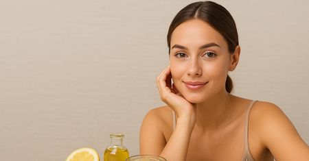 Domowy peeling cukrowy – tani sposób na gładką skórę. Kobiety wracają do tego przepisu!