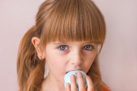 Sińce pod oczami u dziecka – przyczyny, diagnostyka i leczenie