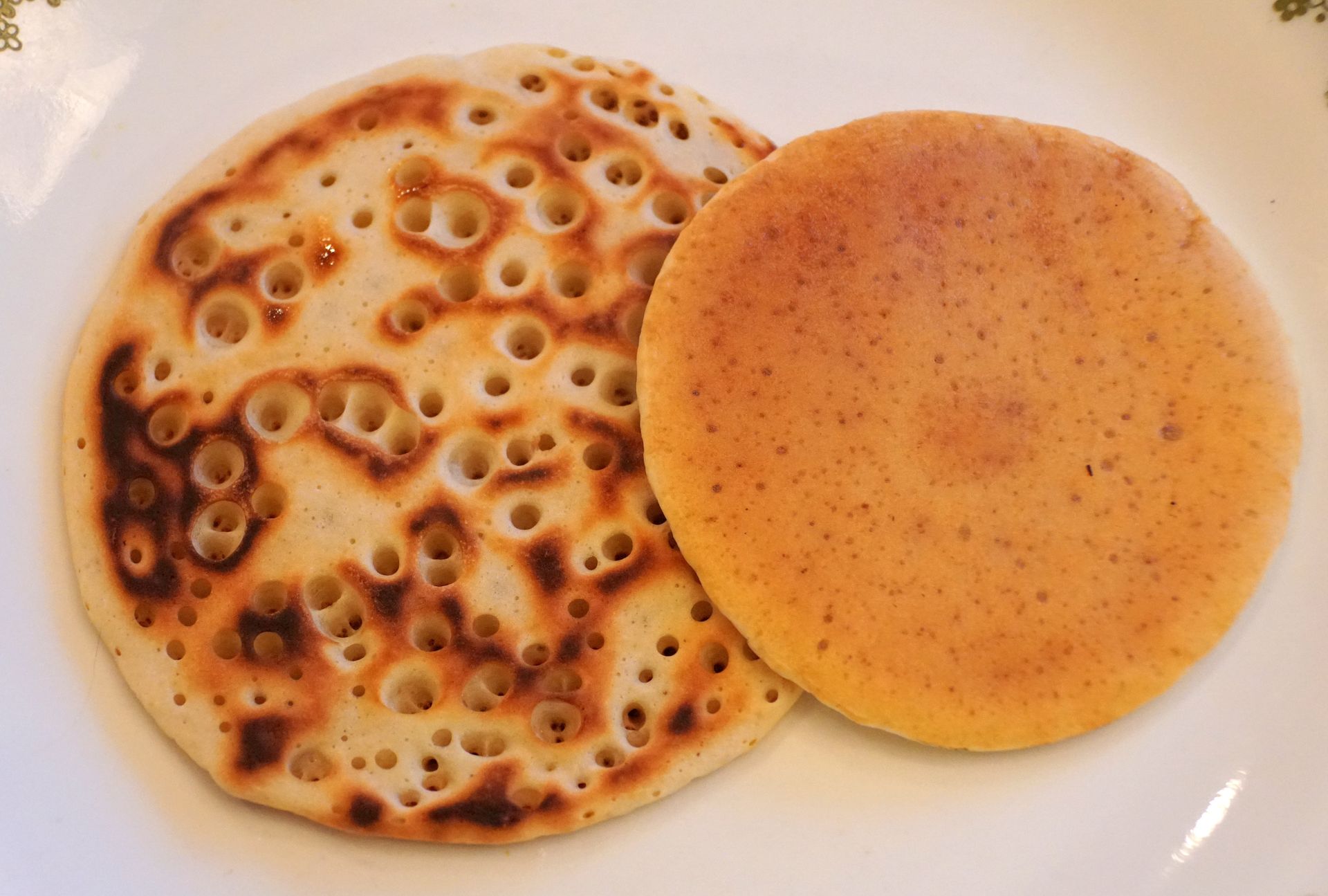 Pulchne naleśniki bez przewracania. Najlepiej smakują na słodko
