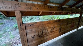Wandalizm w Nadleśnictwie Płock. Zniszczono wiatę w Leśnictwie Miszewo