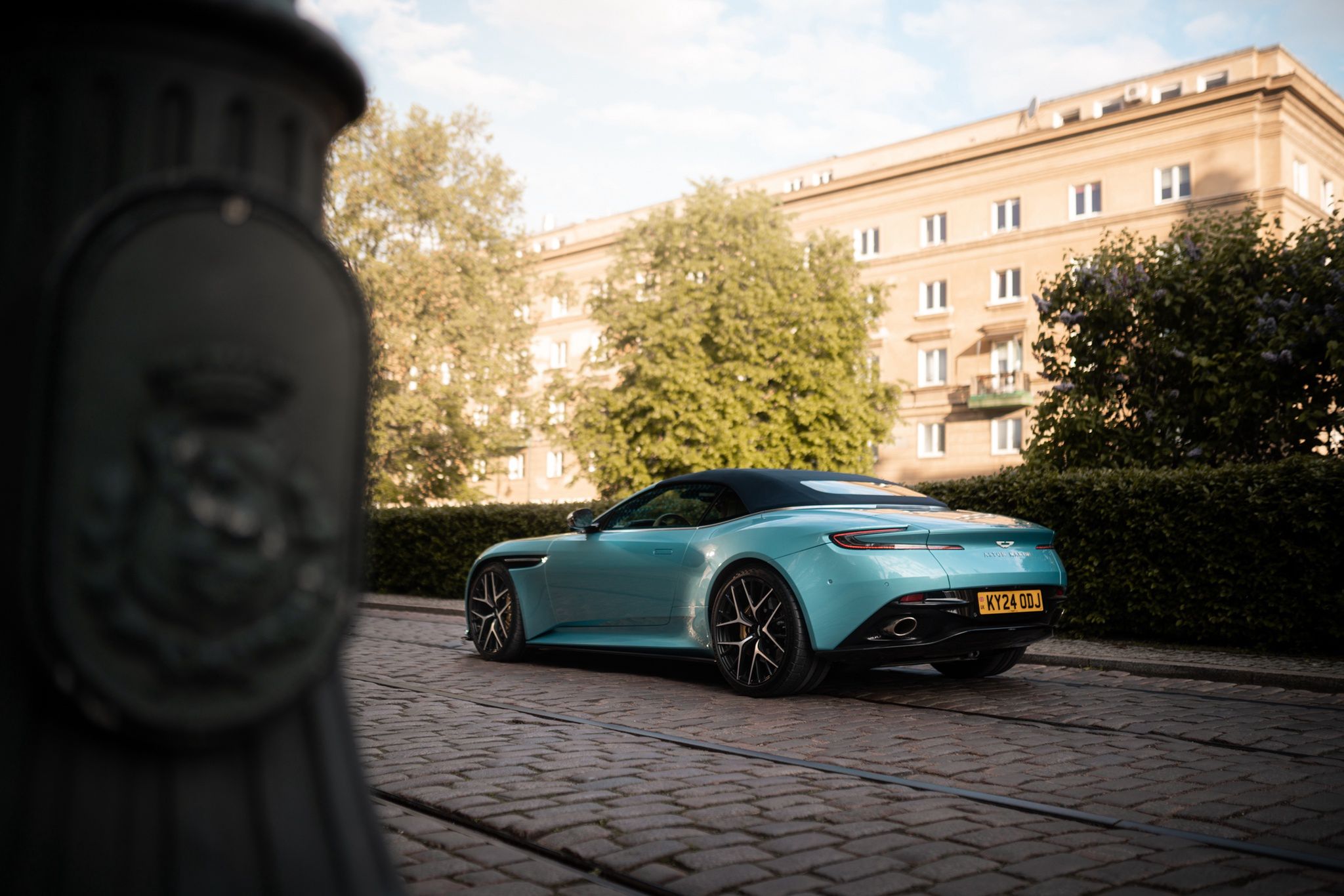 Aston Martin DB12 Volante