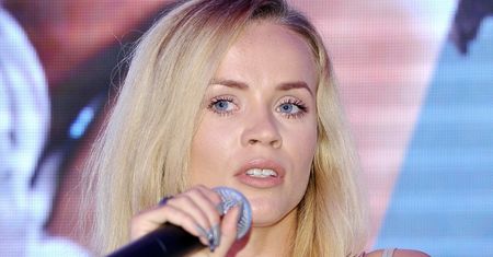 Oburzona krytyką sukienki ze swojego sklepu Anna Skura zasłania się operacją biustu: "Takie komentarze są KRZYWDZĄCE" (FOTO)