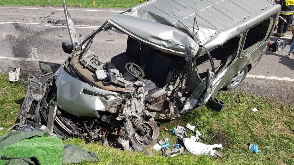 Potężne zderzenie w Koniecwałdzie. Z pojazdów nic nie zostało