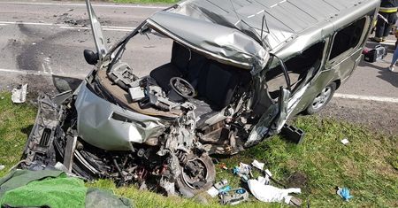 Potężne zderzenie w Koniecwałdzie. Z pojazdów nic nie zostało [FOTO]