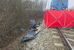 Wjechali tuż pod pociąg. Rogatki na przejściu nie były zamknięte