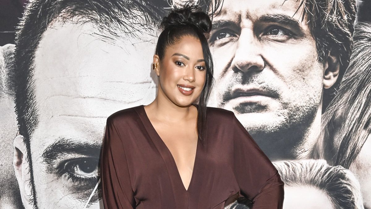 Na zdj.: Patricia Kazadi, Fot. Niemiec/AKPAsukienka maxi, premiera filmowa, sylwetka, Uroczysta premiera filmu "Nieprzyjaciel", Patricia Kazadi, kobieta, sukienka z dekoltem