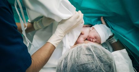 Była w śpiączce. Nie wiedziała, że urodziła dziecko