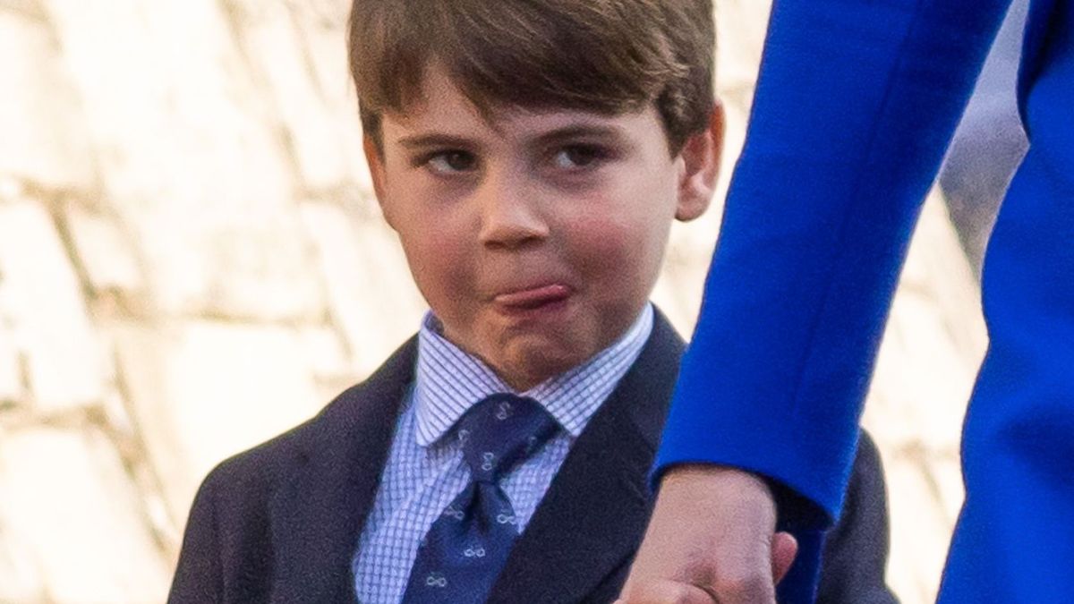 Książę Louis jeździ koparką