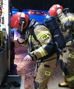 Ogień pojawił się po północy. Dwie osoby zginęły