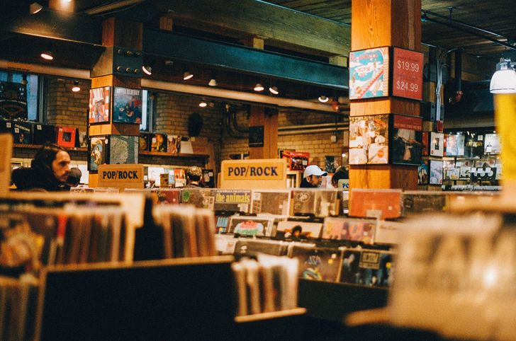 Lisa z BLACKPINK – od których solowych utworów i albumów zacząć?