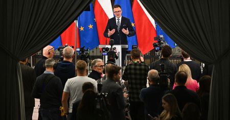 "To jest nowa jakość w polityce". Ekspertka o trikach Szymona Hołowni