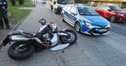 Wrocław: Wypadek motocyklisty i samochodu osobowego. Ranny mężczyzna trafił do szpitala