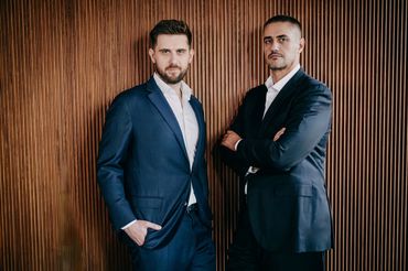 Piotr Żak i Tobias Solorz, synowie Zygmunta Solorza. 