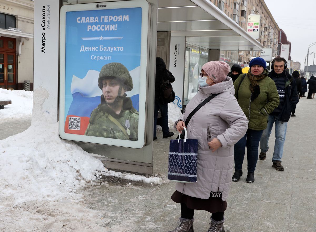 Pojechali ratować kobiety i dzieci przed nazistami. Na ulicach Moskwy są tysiące plakatów głoszących chwałę ruskich "bohaterów"