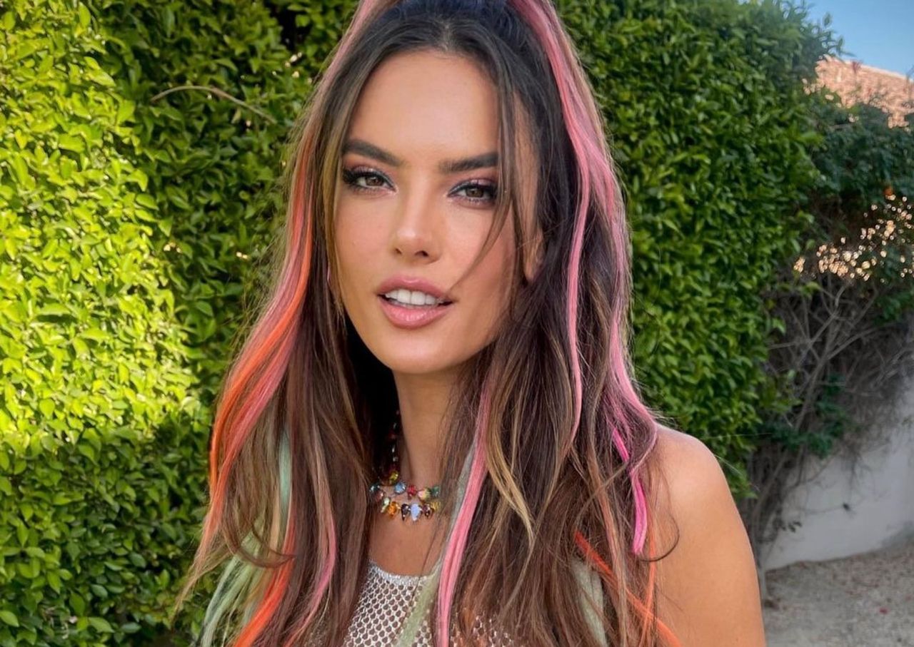 Alessandra Ambrosio wypoczywa na Ibizie 