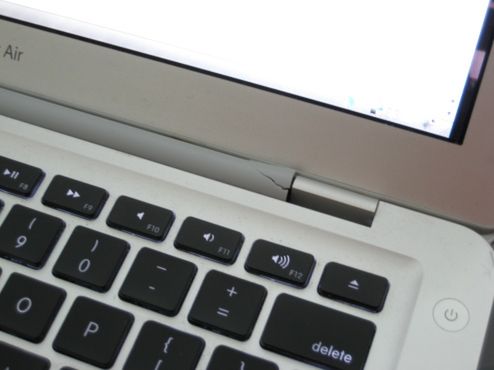 Apple będzie naprawiać popsute zawiasy w MacBookach Air 1