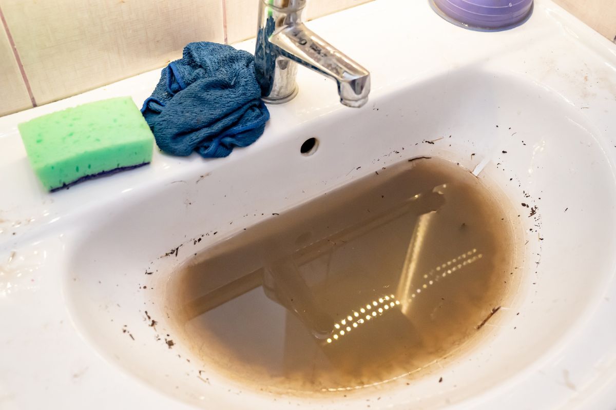 How to Unclog a Clogged Drain? Effective Method!