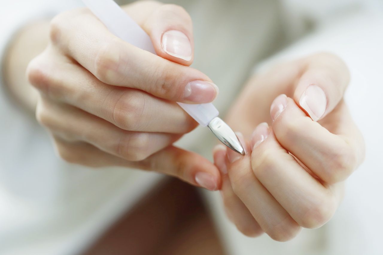 "Naked nails" wypierają manicure hybrydowy 