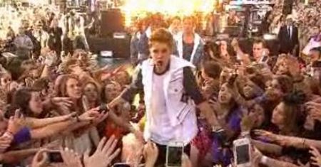 Bieber śpiewa swój nowy singiel!